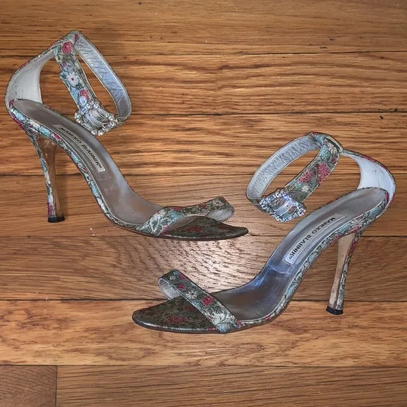 Manolo Blahnik Brocade Floral Heels, 39 or 8.5 - Picture 3 of 13